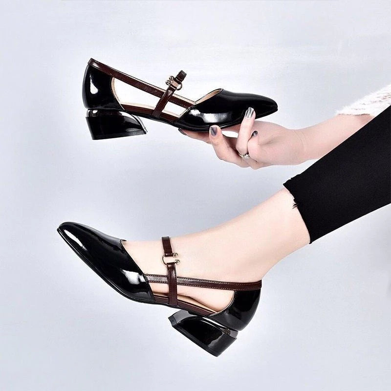 Damen Riemchenpumps mit niedrigem Absatz in Lack-Optik